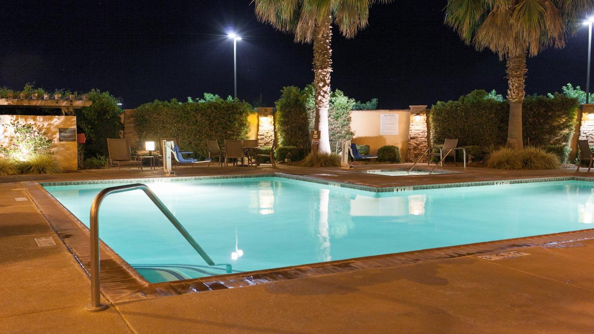 Holiday Inn Express Turlock By Ihg Exteriér fotografie