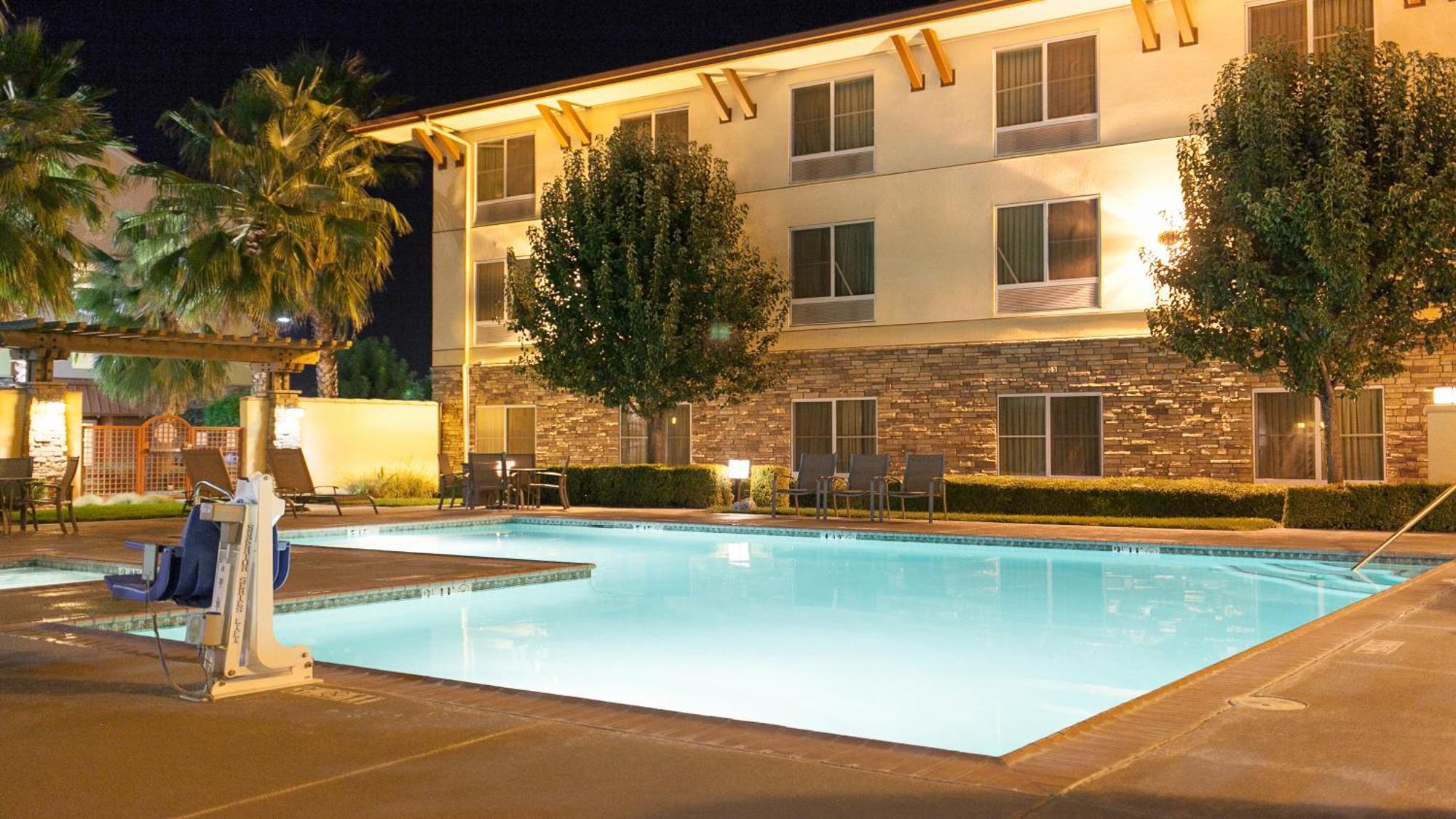 Holiday Inn Express Turlock By Ihg Exteriér fotografie
