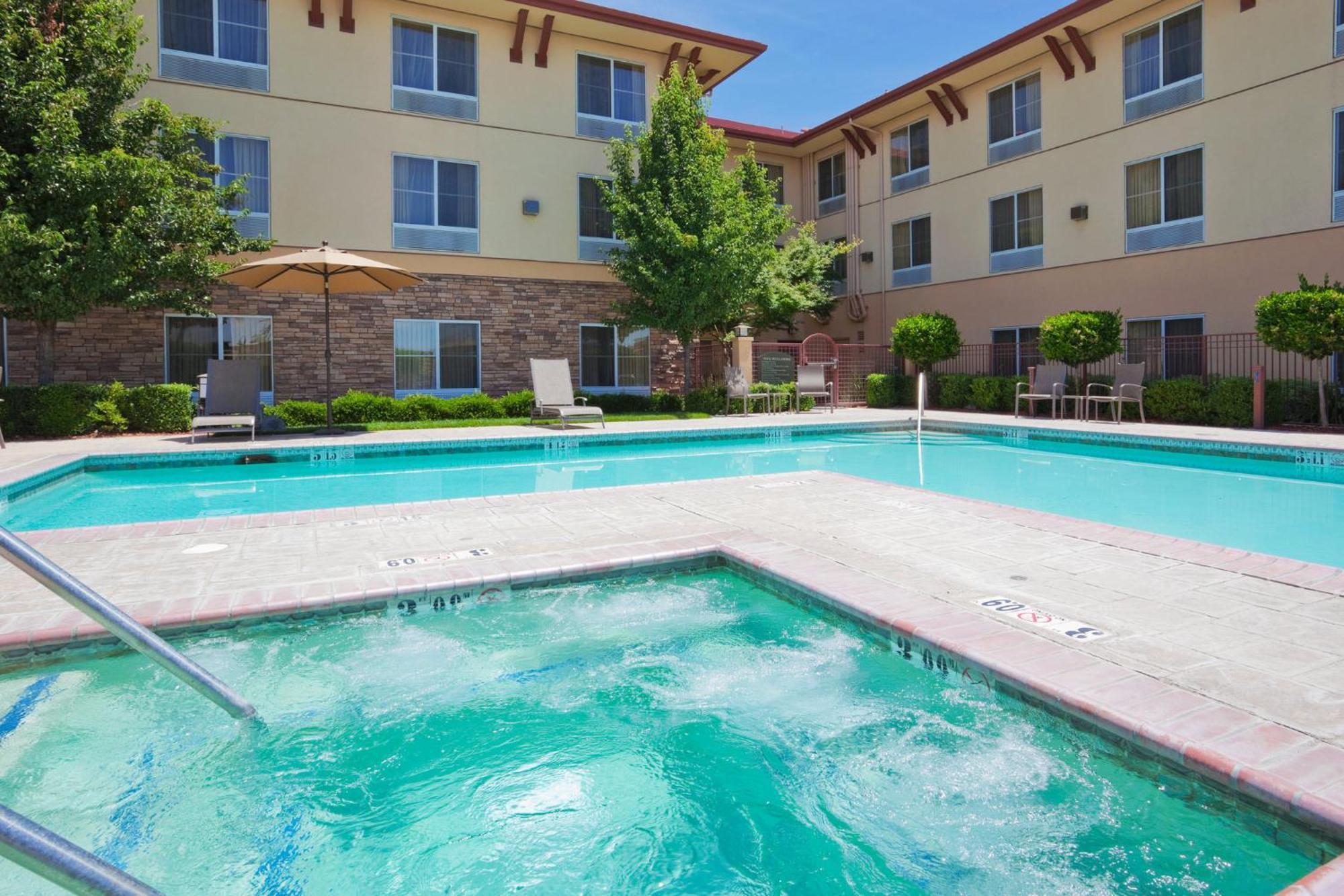 Holiday Inn Express Turlock By Ihg Exteriér fotografie