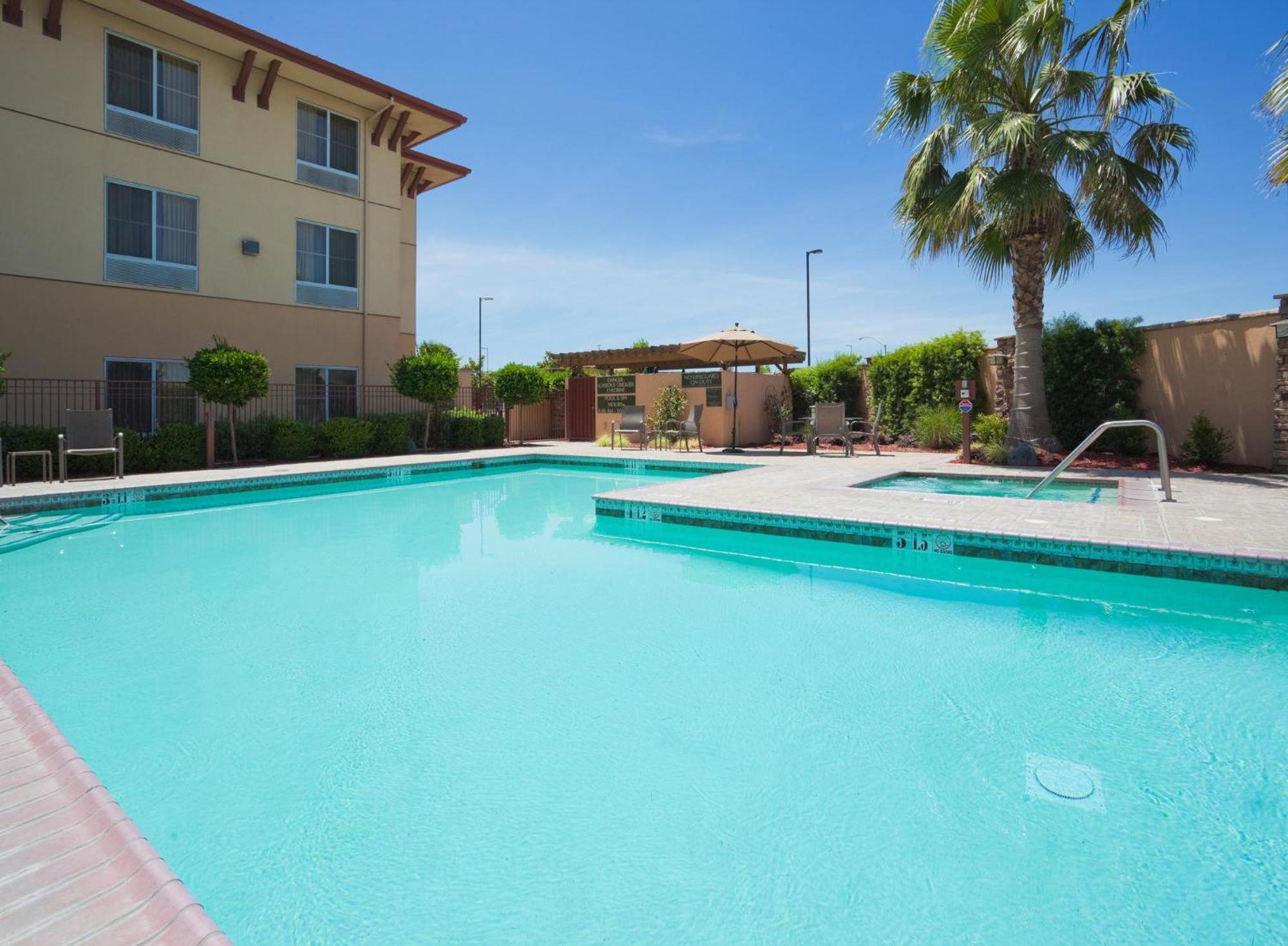 Holiday Inn Express Turlock By Ihg Exteriér fotografie